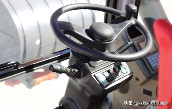 挖掘机轮式和履带式区别_挖机轮挖和履带的区别_轮式挖掘机和履带挖掘机的区别