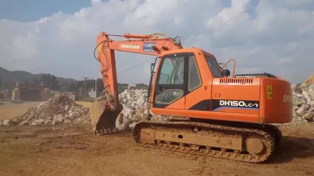 小型挖掘机排行_小型挖掘机推荐_畅销型小型挖掘机