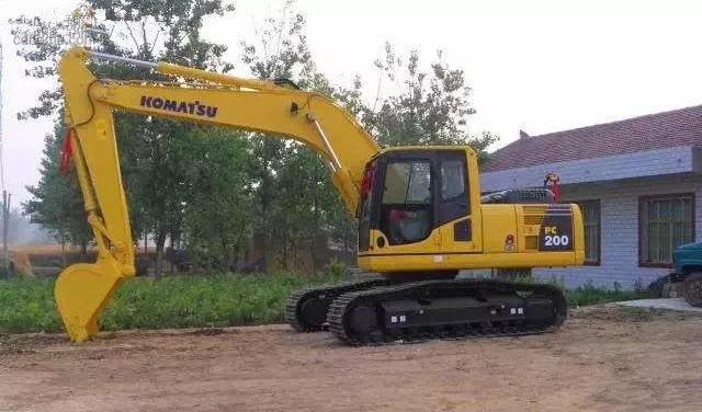 小型挖掘机推荐_畅销型小型挖掘机_小型挖掘机排行