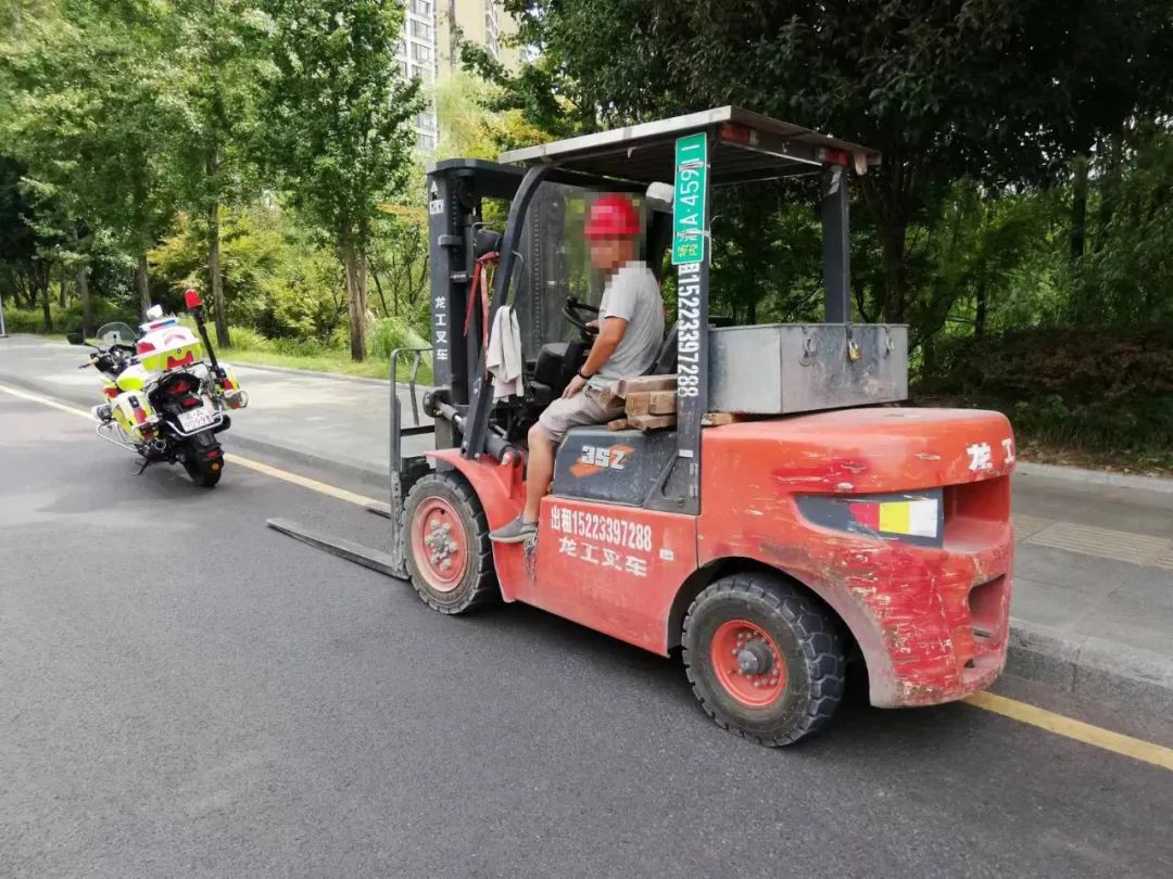轮式挖掘机上道路行驶_轮式挖掘机能上路行驶吗_上路挖掘能行驶轮式机动车吗