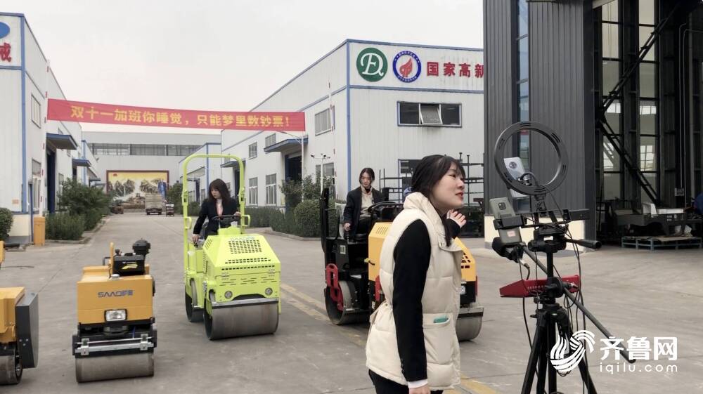 实用挖掘小型机有哪些_小型挖掘机实用吗_小型挖掘机视频大全