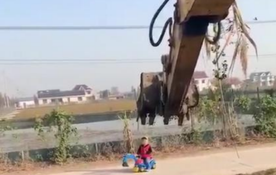 挖掘玩具机视频_玩具挖掘机视频播放_玩具挖掘机