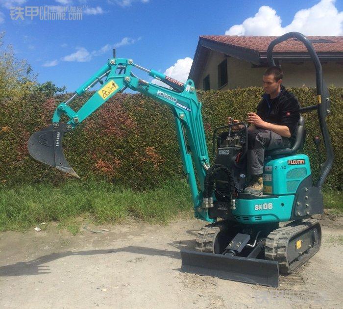 微型挖掘机宽度多少_小型挖掘机宽是多少米_小型挖掘机宽度