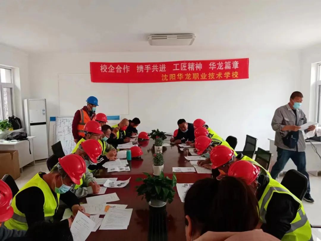 挖掘机操作证_挖机作业人员操作证_挖掘机的操作证是什么样的