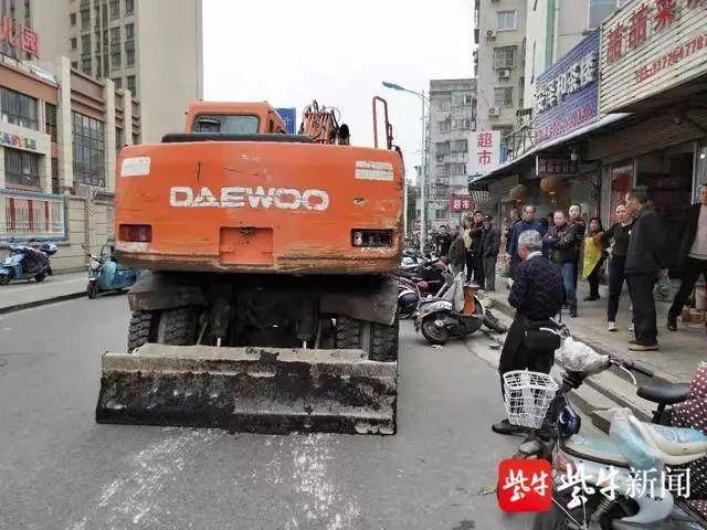 挖掘机考证视频_挖掘机驾驶考试_挖掘机驾驶证怎么考多少钱
