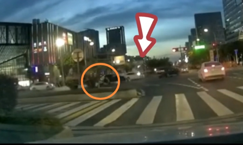 轮式挖掘机是否能上公路行驶_轮式挖掘机可以上路吗_上路挖掘轮式机可以上路吗