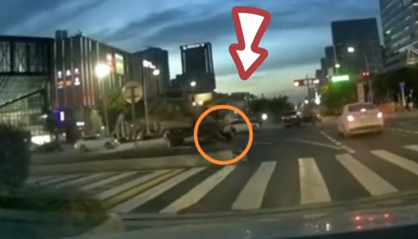 轮式挖掘机是否能上公路行驶_上路挖掘轮式机可以上路吗_轮式挖掘机可以上路吗
