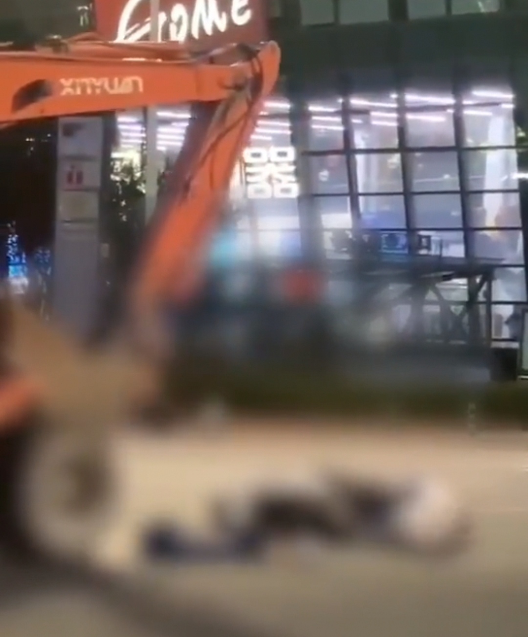 上路挖掘轮式机可以上路吗_轮式挖掘机是否能上公路行驶_轮式挖掘机可以上路吗