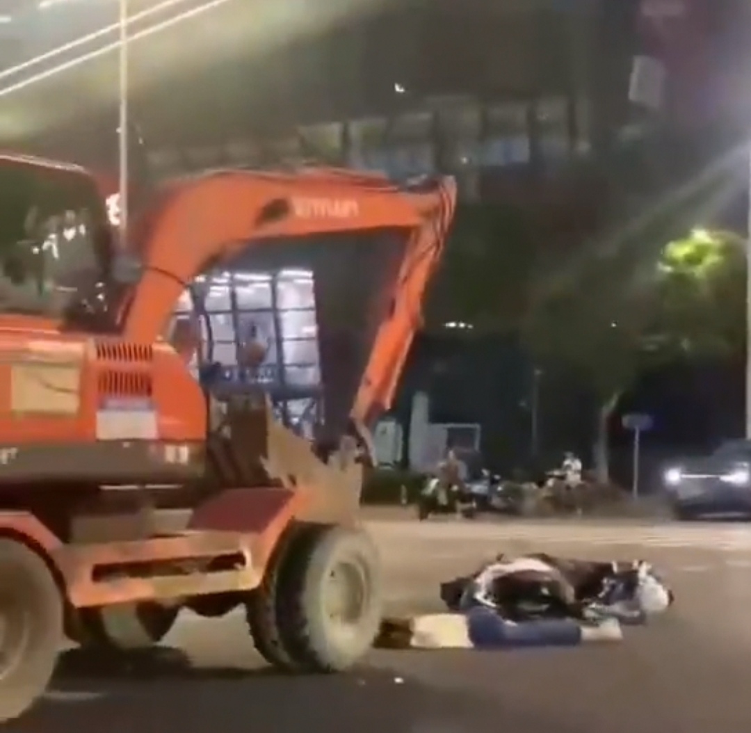 轮式挖掘机是否能上公路行驶_上路挖掘轮式机可以上路吗_轮式挖掘机可以上路吗