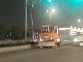 上路挖掘能行驶轮式机车吗_轮式挖掘机能上路行驶吗_轮式挖掘机上道路行驶