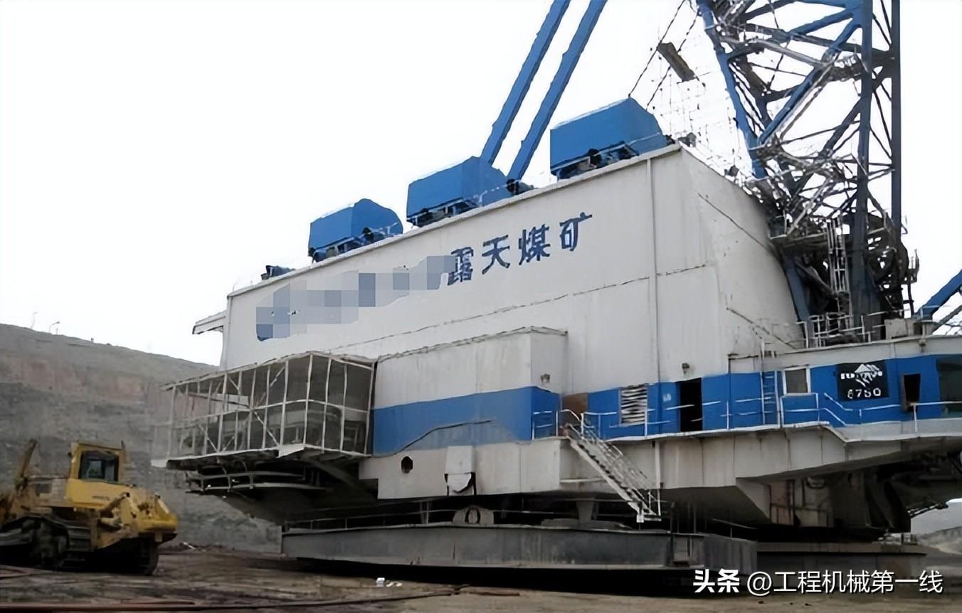 挖机挖城台_大型挖掘机多少钱一台_挖币机多少钱一台
