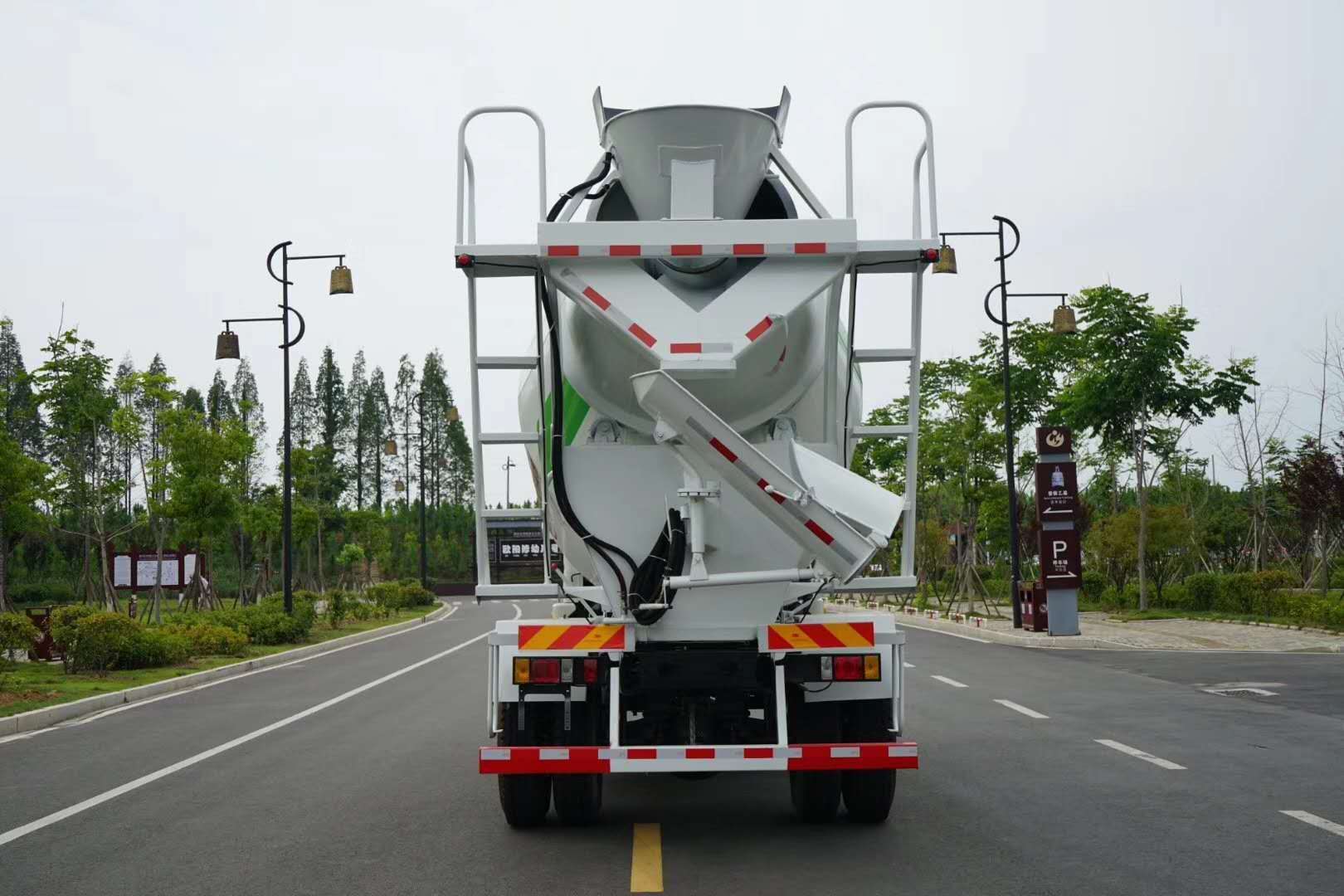 挖掘机干活的挖掘机_挖掘机一年能挣多少_能给我个挖掘机