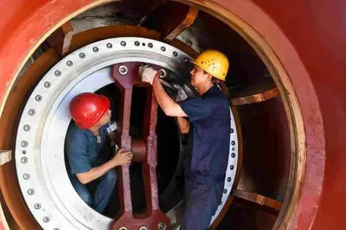 大型挖掘机多少钱一台_挖机挖城台_挖掘机挖成台视频