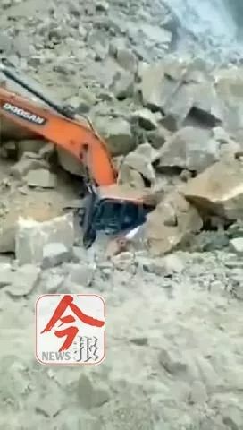 挖掘机大型施工现场_挖掘大型施工机现场图片_挖掘大型施工机现场视频