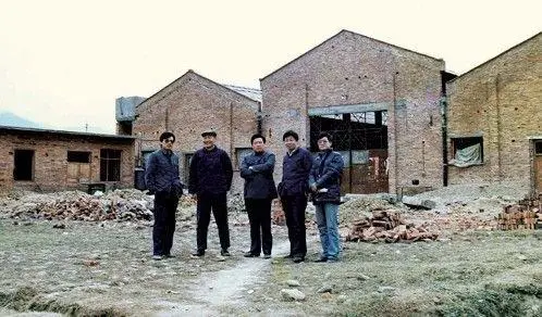 履带式液压挖掘机价格_全液压履带式挖掘机_履带式液压挖掘机