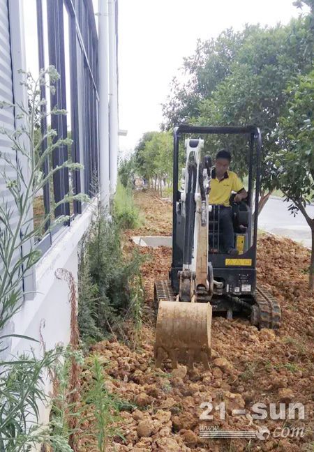 小型挖掘机施工视频_施工挖机视频表演大全_小型挖掘工具