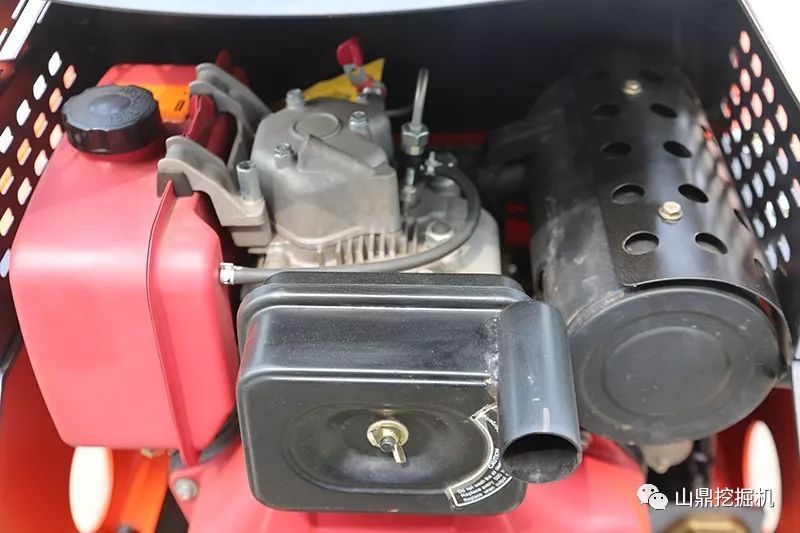 小型挖掘机规格型号_机型挖掘小型号是什么_小型挖掘机型号