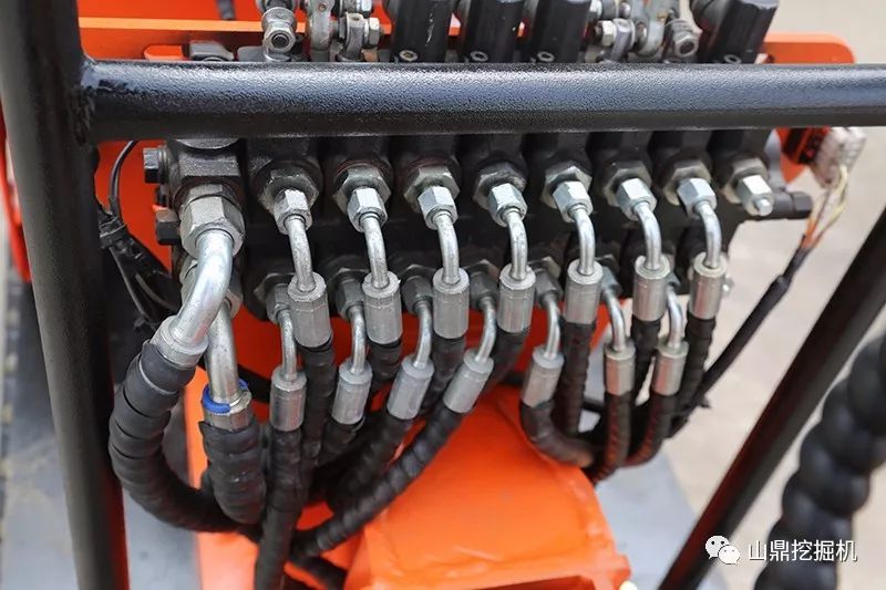 小型挖掘机规格型号_机型挖掘小型号是什么_小型挖掘机型号