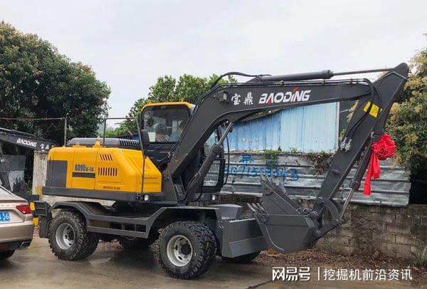 轮式挖掘机上路_轮式挖掘机干活视频_轮式挖掘机上路