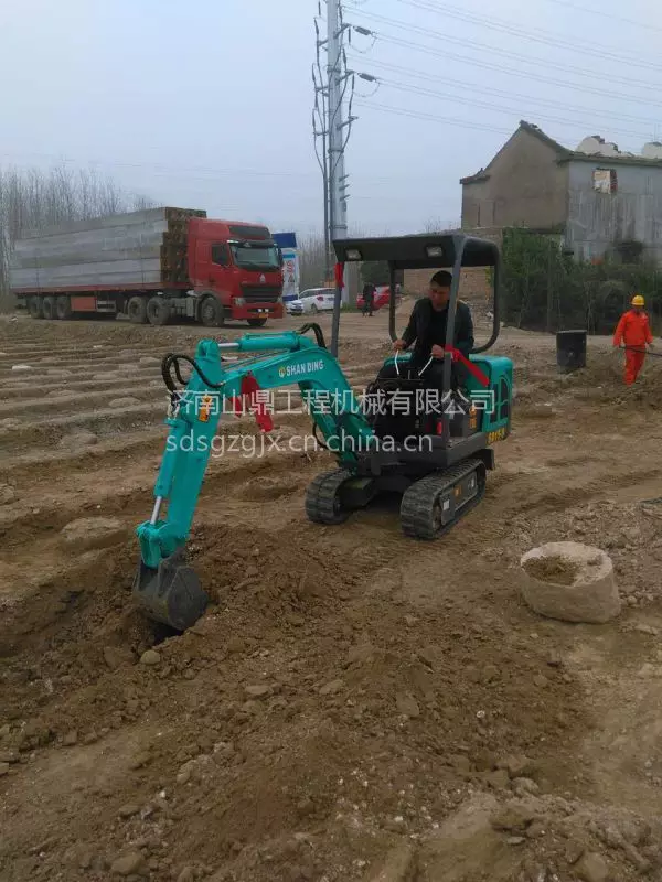 15小型挖掘机多少钱一台_挖币机多少钱一台_小型挖掘机器