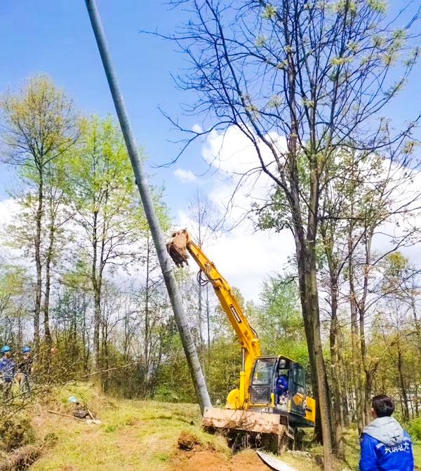 居然用轮式挖掘机装车_轮式挖掘机能上公路吗_轮式挖掘机能不能上高速