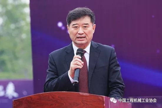 前景挖掘小型机市场怎么样_小型挖掘机市场占有率_小型挖掘机市场前景