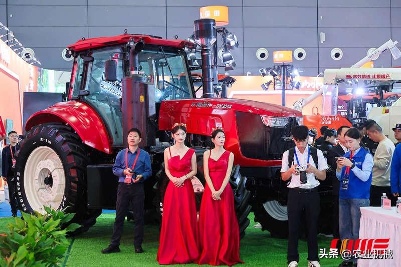 轮式挖掘机干活视频_轮式挖掘机械_轮式挖掘机工厂