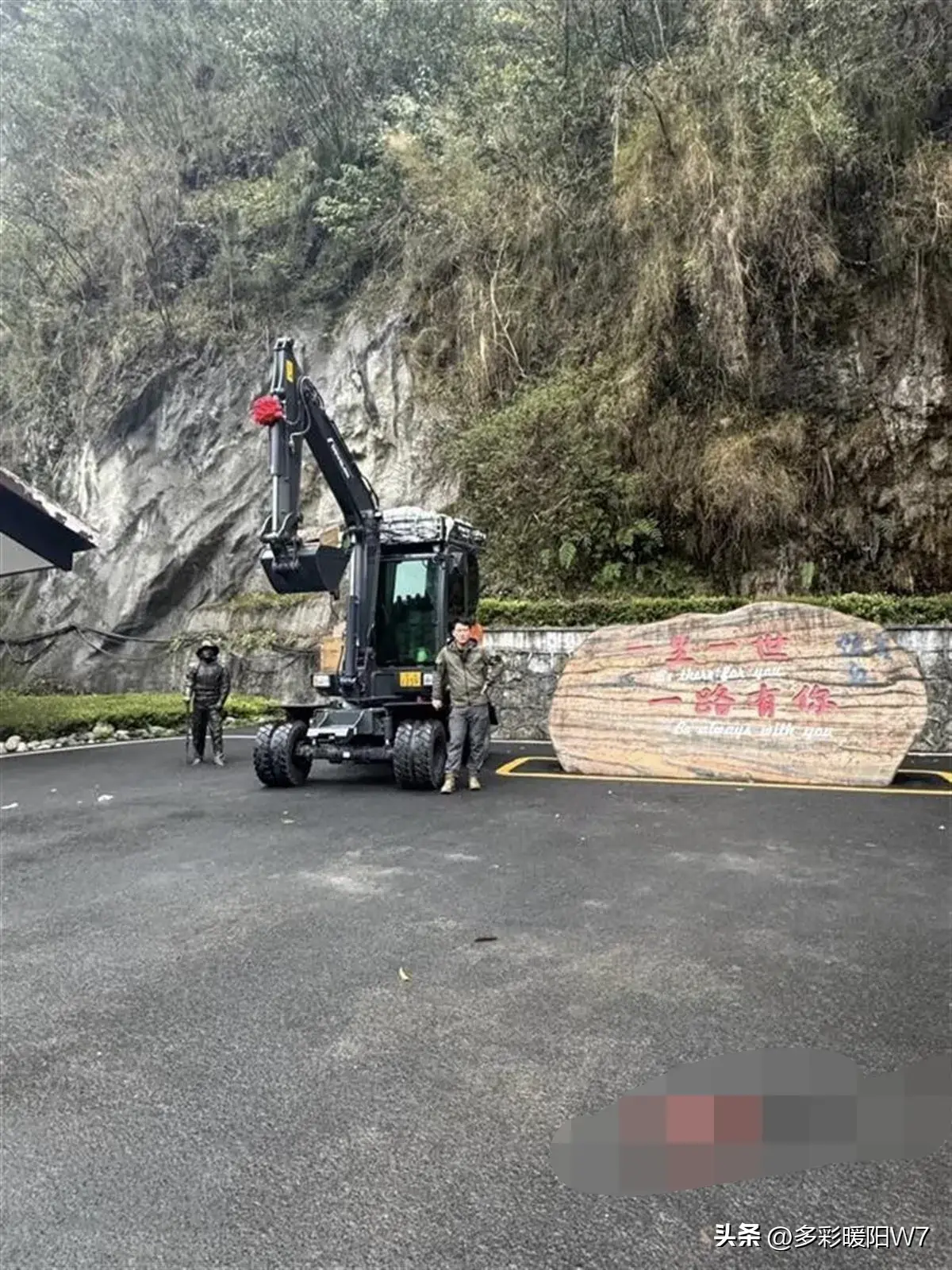 轮式挖掘机能跑多快_轮式挖机能不能连续跑远路_挖掘能跑轮式机车吗